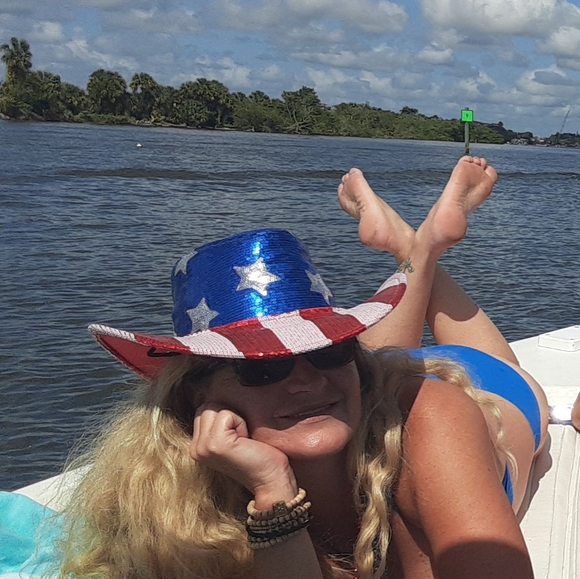 Meet your Posher, Traci - Picture 3 of 6